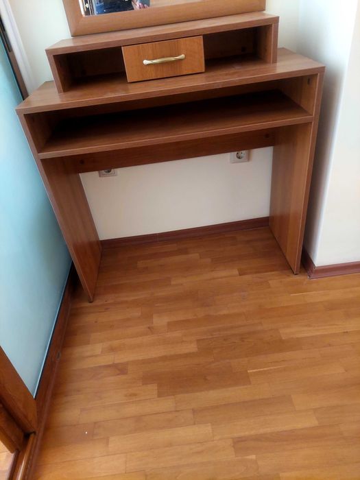 Тоалетка в цвят златен дъб (изработена по поръчка)