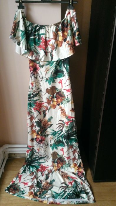 rochie cu umeri lasati noua cu eticheta