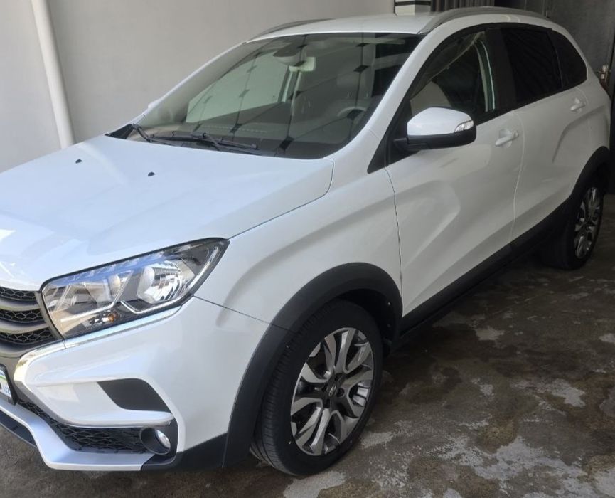 Lada XX Kros  ikming yigirma birinchi yil ikming ikkinchi yilda salon