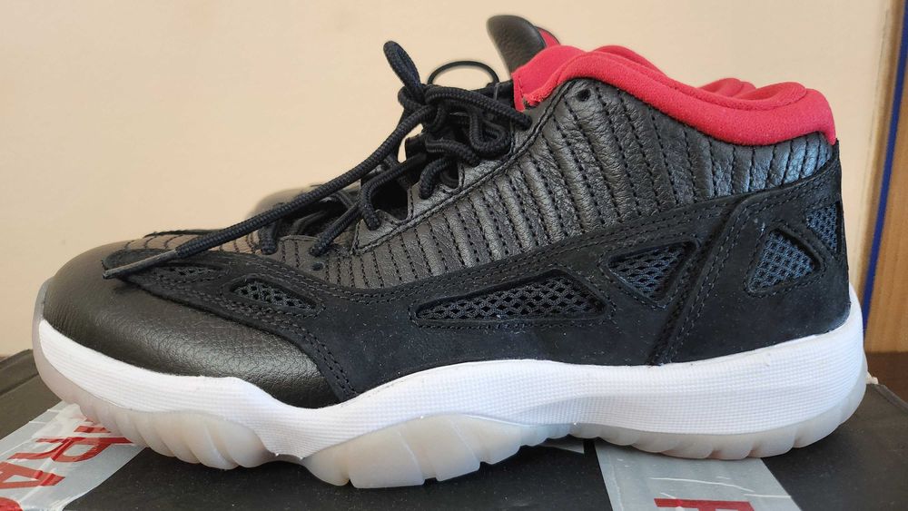 Air Jordan 11 Low IE Bred