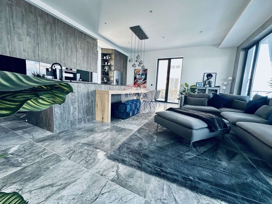 Продава се Къща в Балчик - 335 кв.м за 1612 €/кв.м - Снимка #1