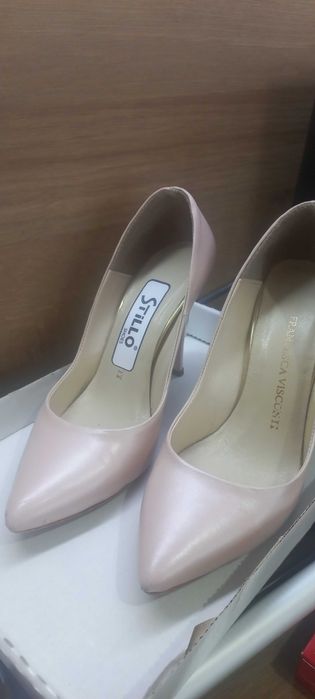 Елегантни дамски обувки стилето, естествена кожа