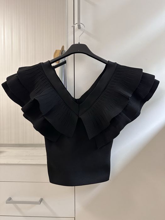 Ефектен черен топ