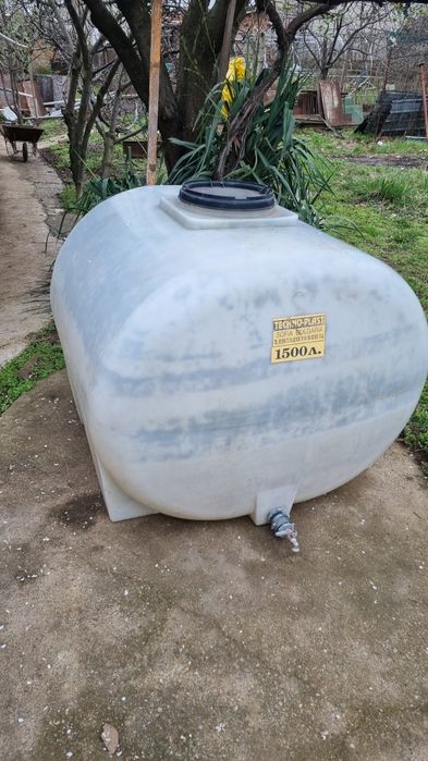 Цистерна 1.5 тона, събирала е дъждовна вода.
