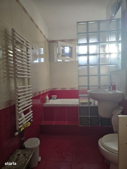 Zona  Favorit -Circumvalatiunii - Apartament 3 Camere  Spatios - Parte