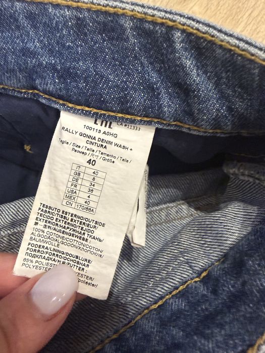 Продавач дънкова пола в комплект с колан Pinko размер 40