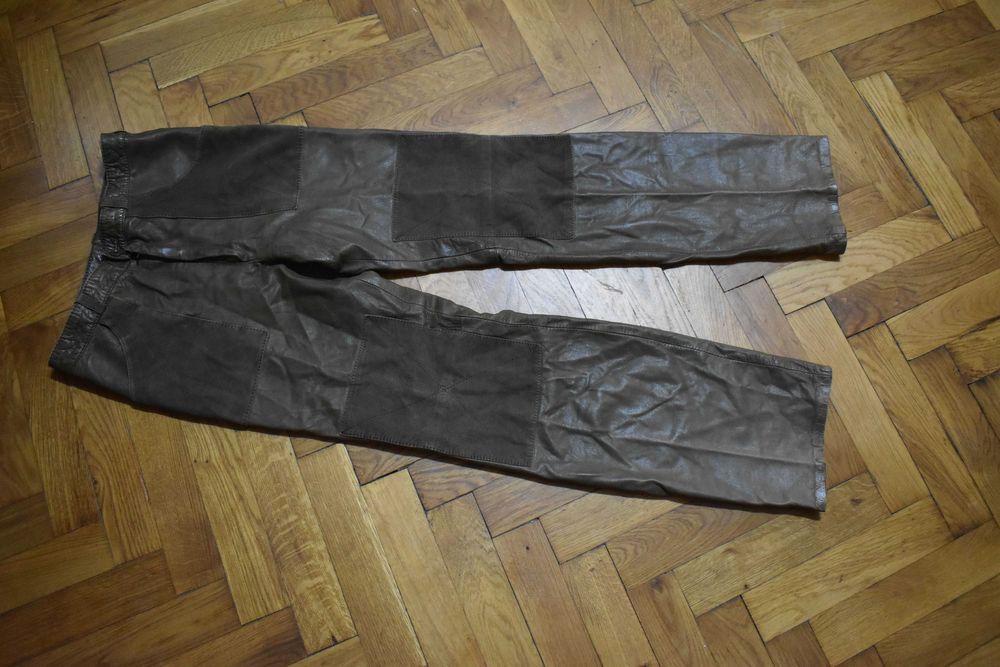Pantaloni din piele