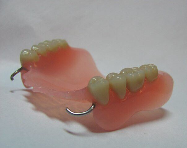 Сьемные зубные протезы