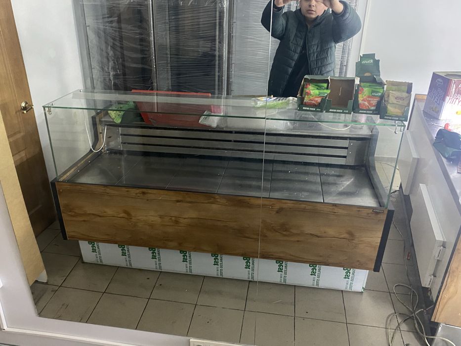 Продам Холодильные витрины Почти новые!