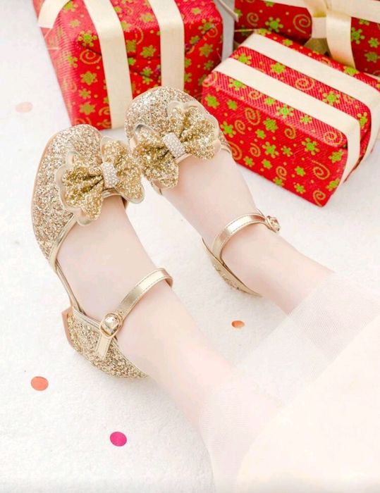 Pantofi aurii fetita 31