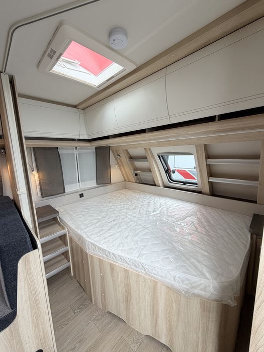 Rulotă nouă premium Hobby 545KMF DeLuxe 2026/ 6 pers/ baie cu dus separat