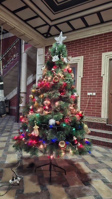 Продаётся ёлка длина 210 мтр