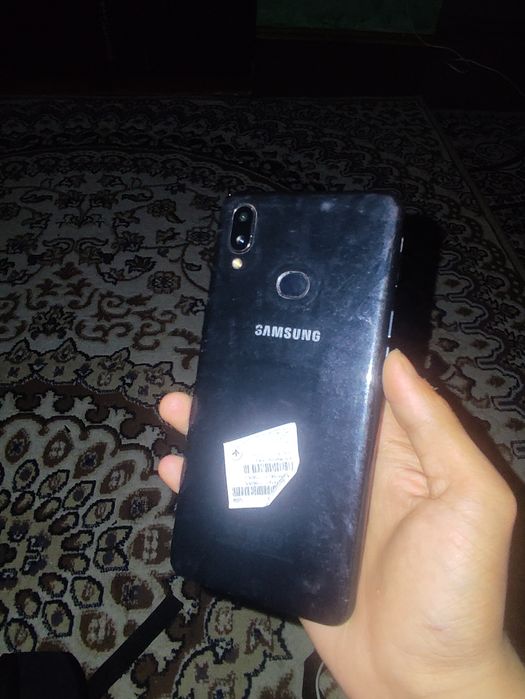 Samsung A10S практически в идеале.