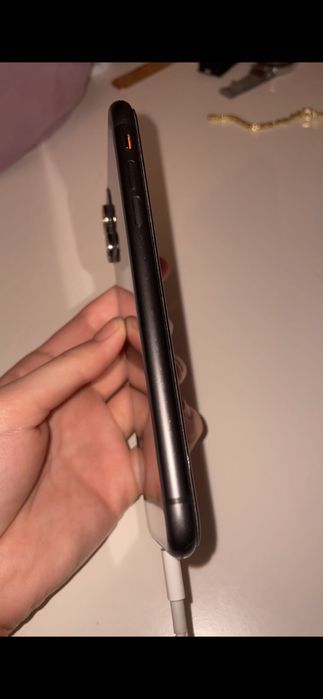 Телефон Iphone 11