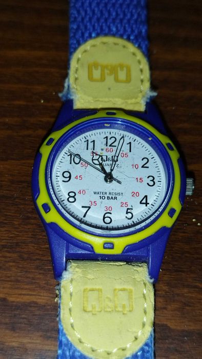 Детски часовник Q& Q - водоустойчив