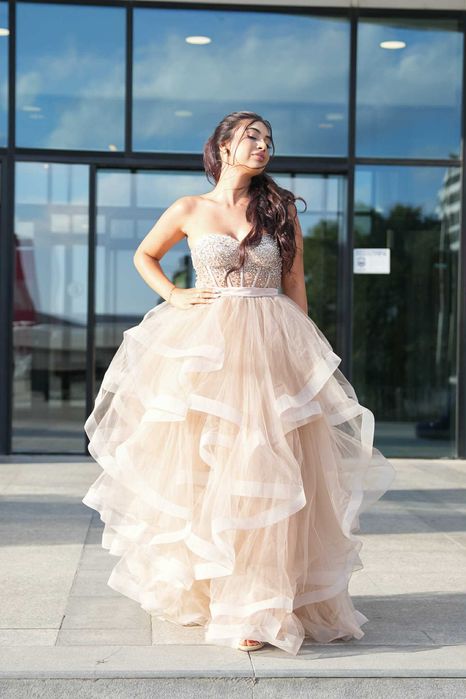 Бухнала рокля на волани