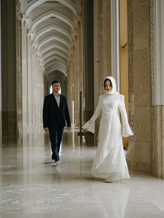 Платье на некях белое