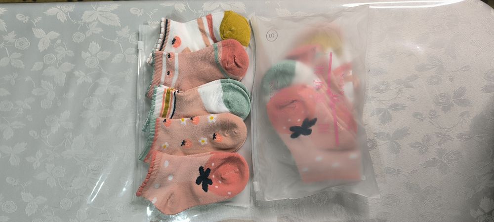 Носки детские 1-3: 3-5 лет одна упаковка 35000 сум в упаковке 5 шт,