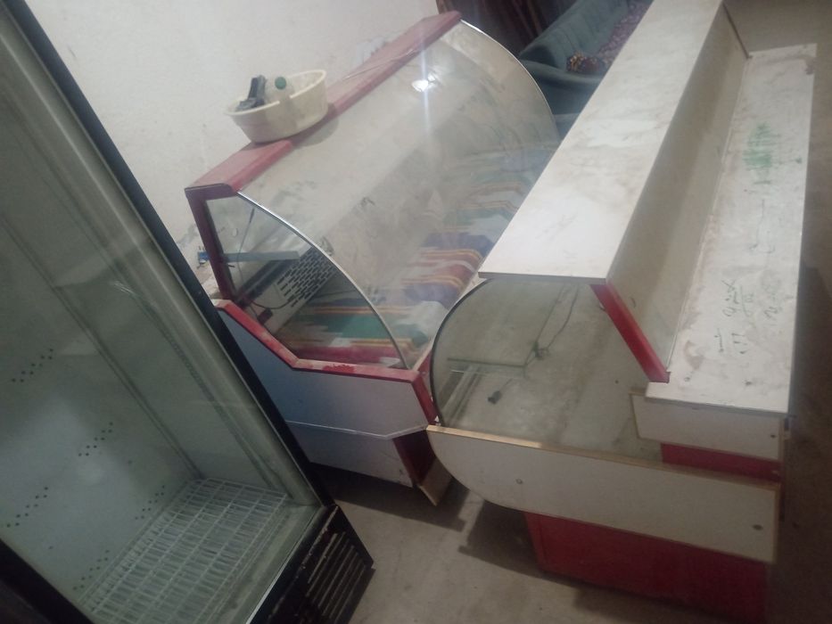 Vitrina haladilnik 4 ta bor 1 ta marazilka bor narhlarini kelishamiza