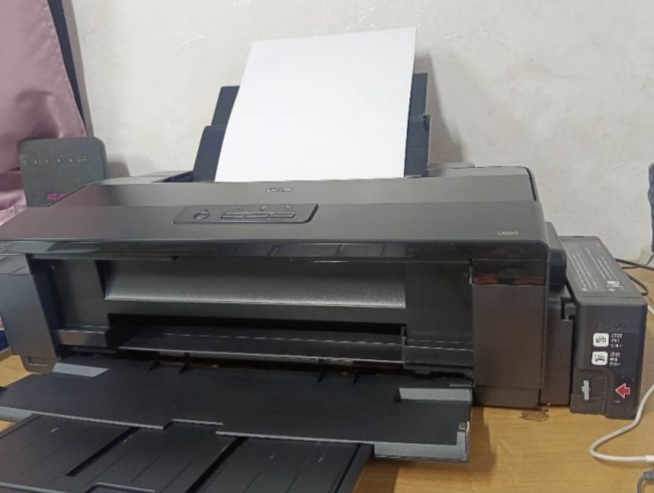 Продам принтер L1800 черный