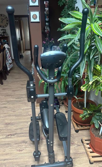 Bicicleta eliptică E380 TECHFIT