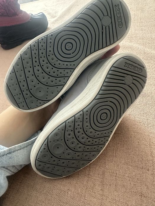 Продам детские кроссовки Geox