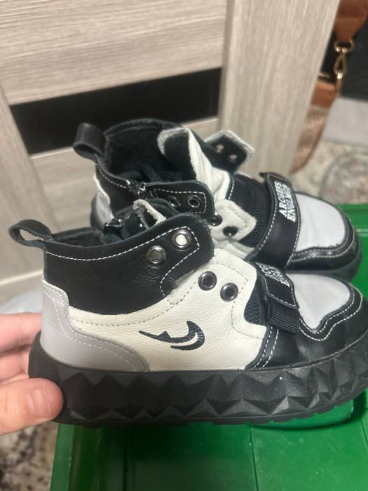 Продам ботинки на мальчика