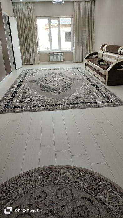 Продается ковер серого оттенка