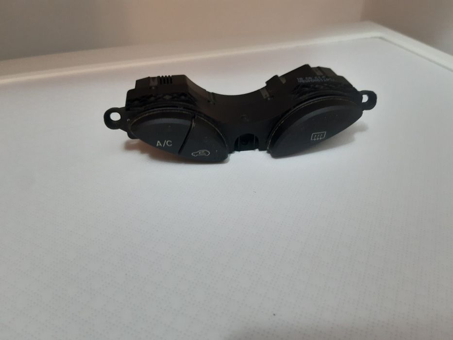 Panou Comanda Buton Ac Dezaburire Ford Focus 1 MK1  YS4T19A945BA