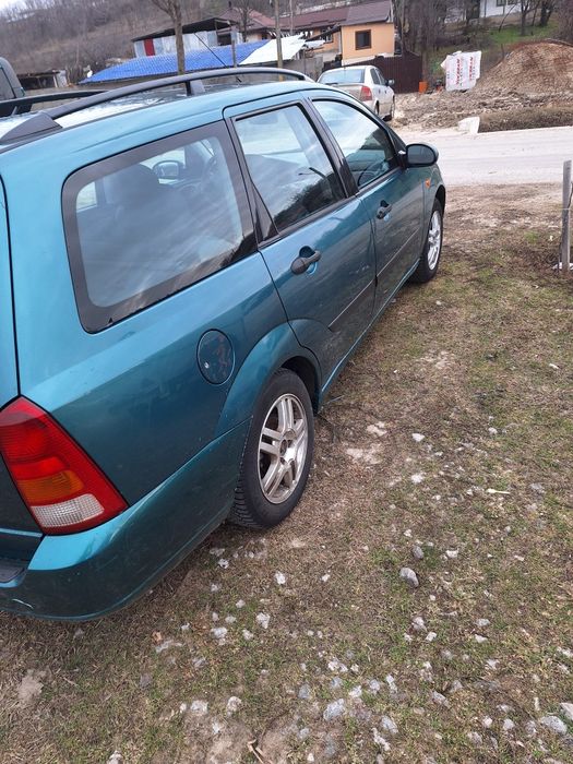 Vând ford focus 1.6 benzina an 2001