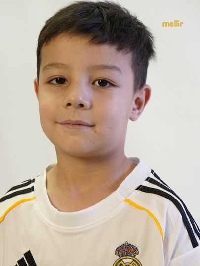 Реал Мадрид oq  fudbol forma yosh bollar uchun