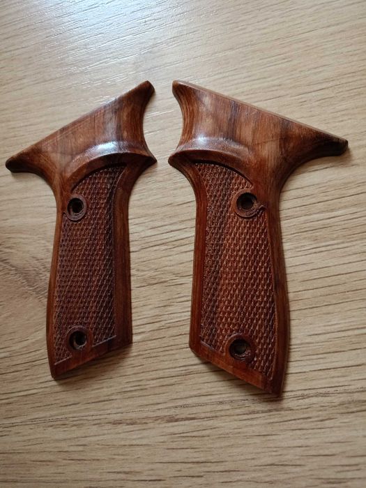 Орехови чирени за пистолет Марго.