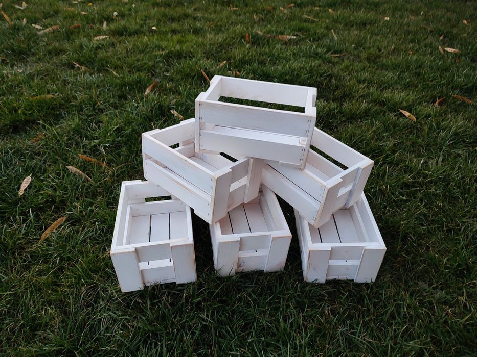 Дървени щайги с боя