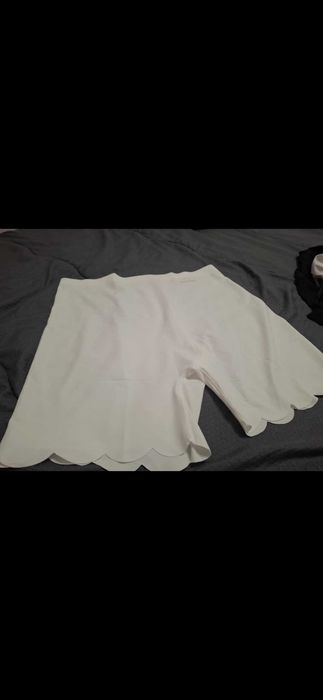 Четири тениски и два клина големи номера