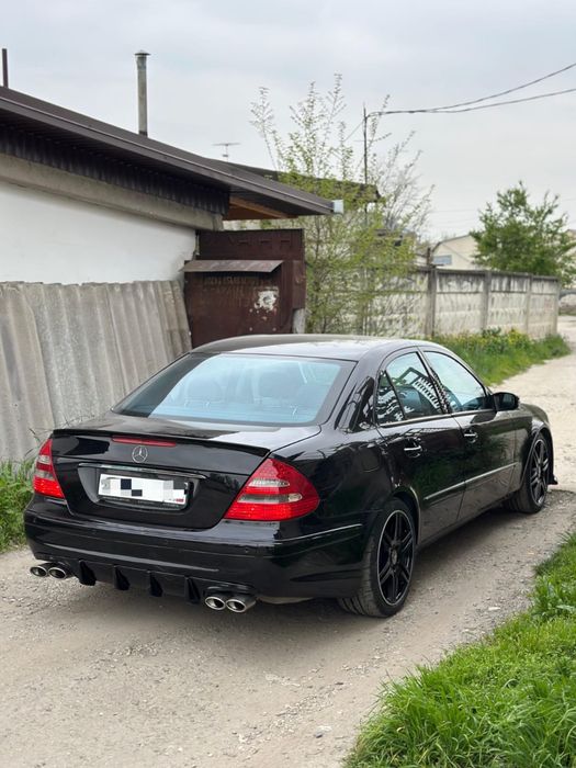 Передний бампер  Мерседес w211