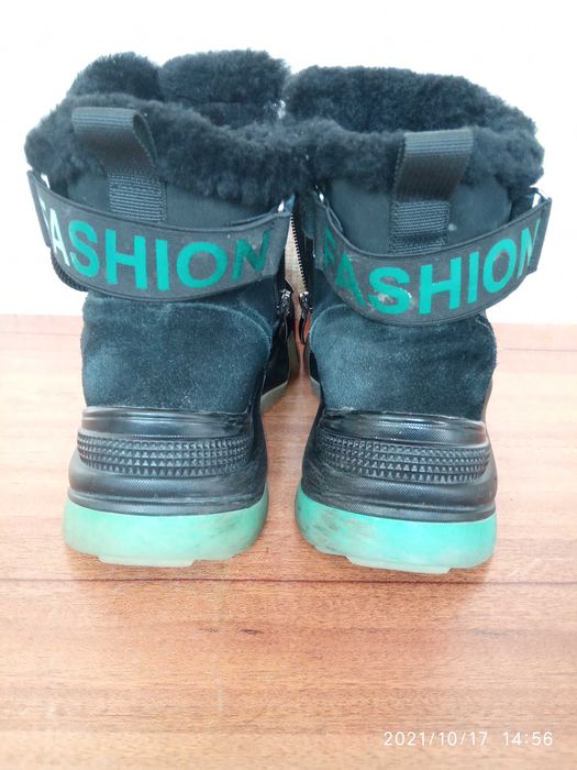 Теплые кроссовки, размер 37.