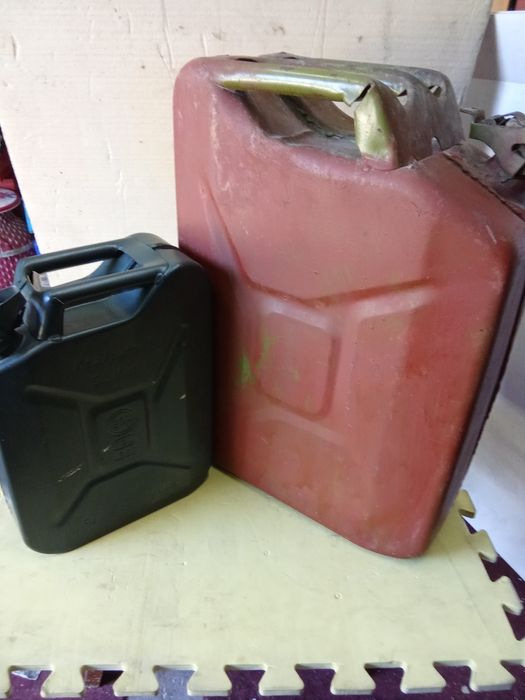 Ретро метални туби