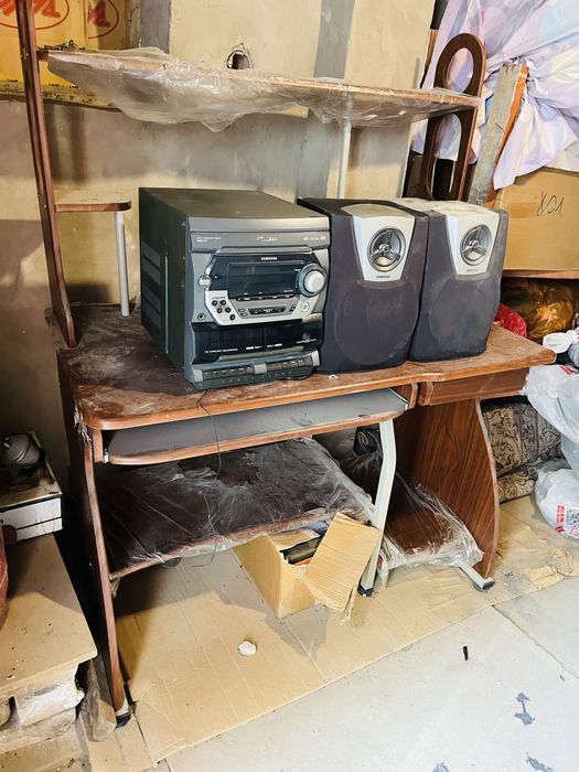 Компьютерный стол (письменный стол)