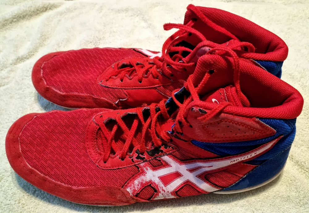 Vând ghete de lupte greco romane !