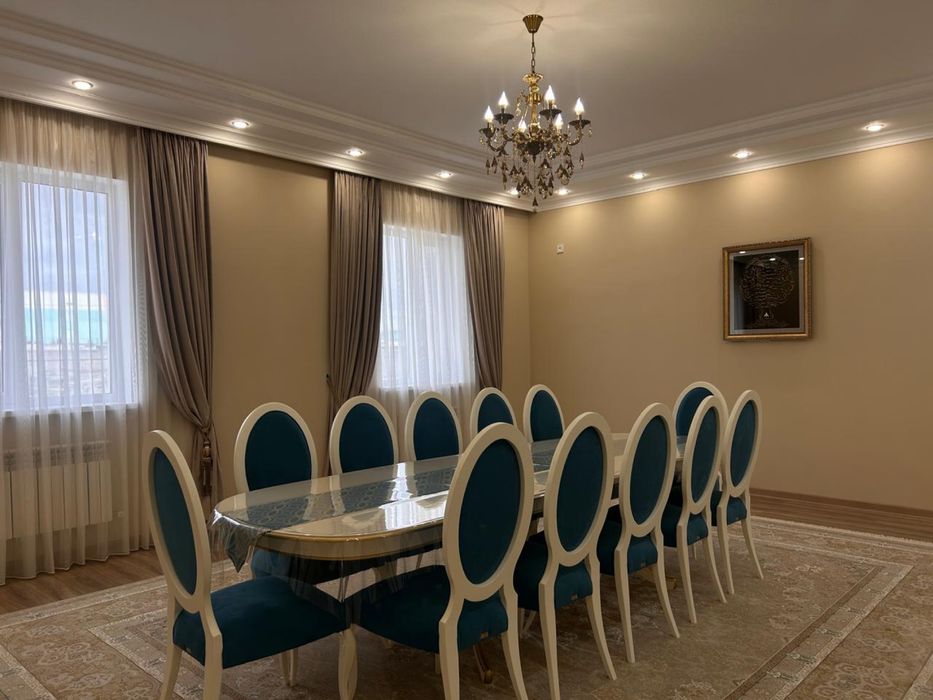 Стол и стулья от Carahardwood