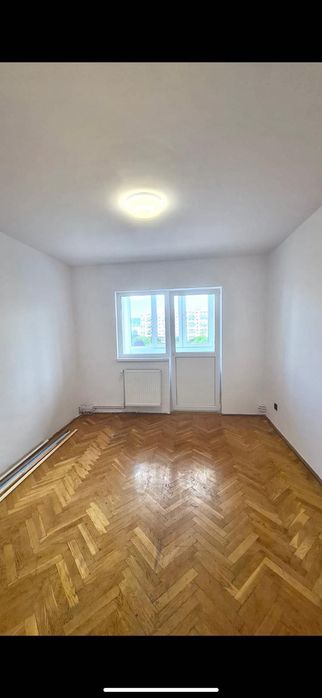 Vând apartament 4 camere, decomandat, vedere parc Primăverii – Mănăștur (Str. Primăverii nr. 4)