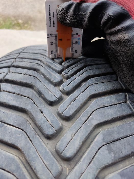 235 60 18 Всесвзонни Michelin