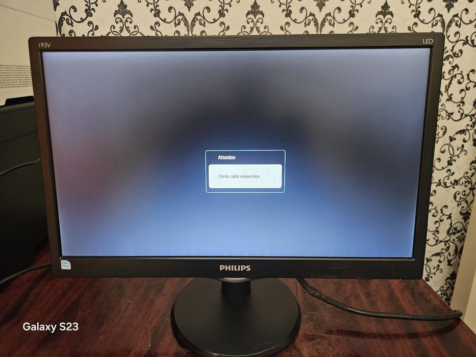 Монитор Philips 193V5L