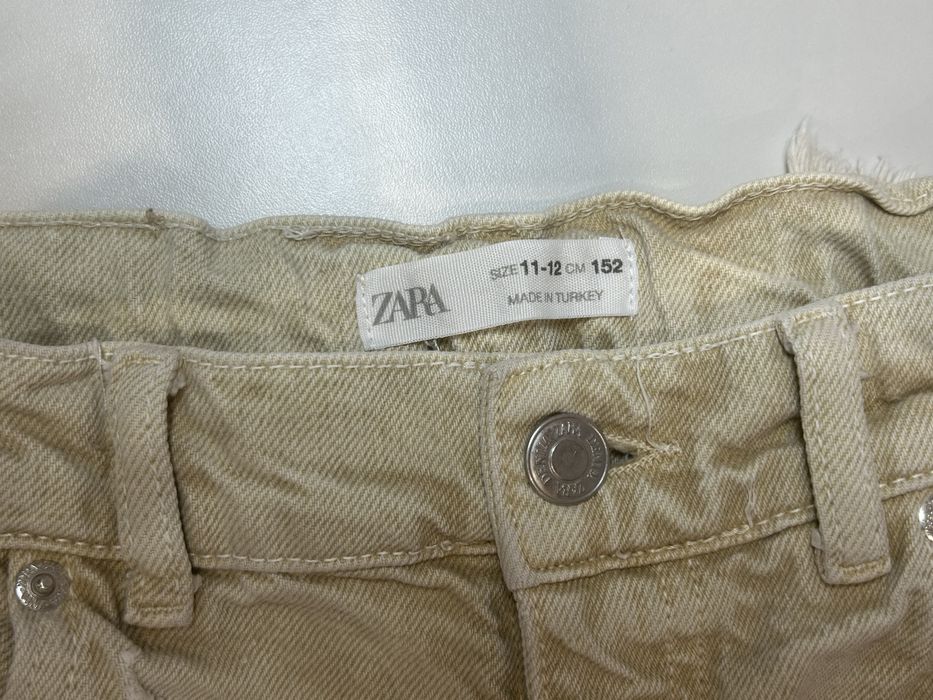 Джинсы Zara.