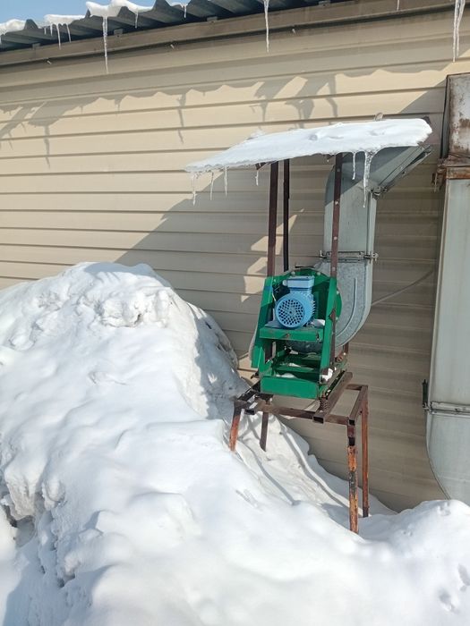 Продам вытяжку 220вольт