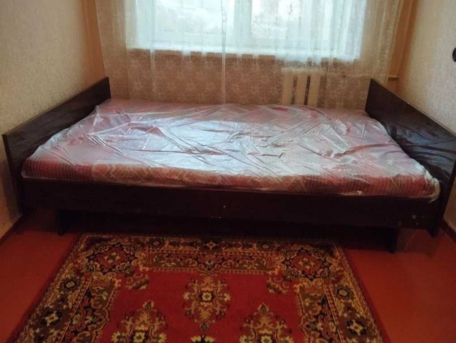 Кровать с матрасом