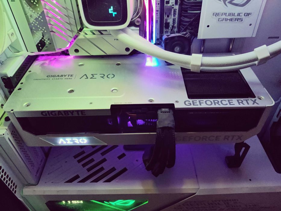 Видеокарта GIGABYTE AERO RTX 4080