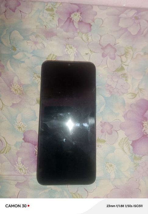 Telefon sotiladi narxi kelishamiz nomi redmi A01+ 32 talik