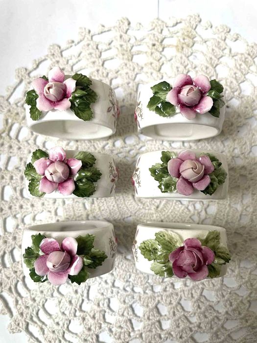 ROYAL ALBERT красиви пръстени за салфетки от костен порцелан от Англия