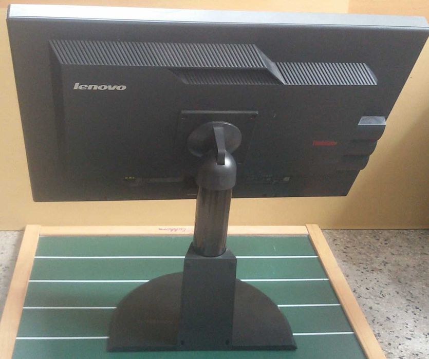 Монитор Lenovo ThinkVision LT2452pwC 1920x1200 24 инча